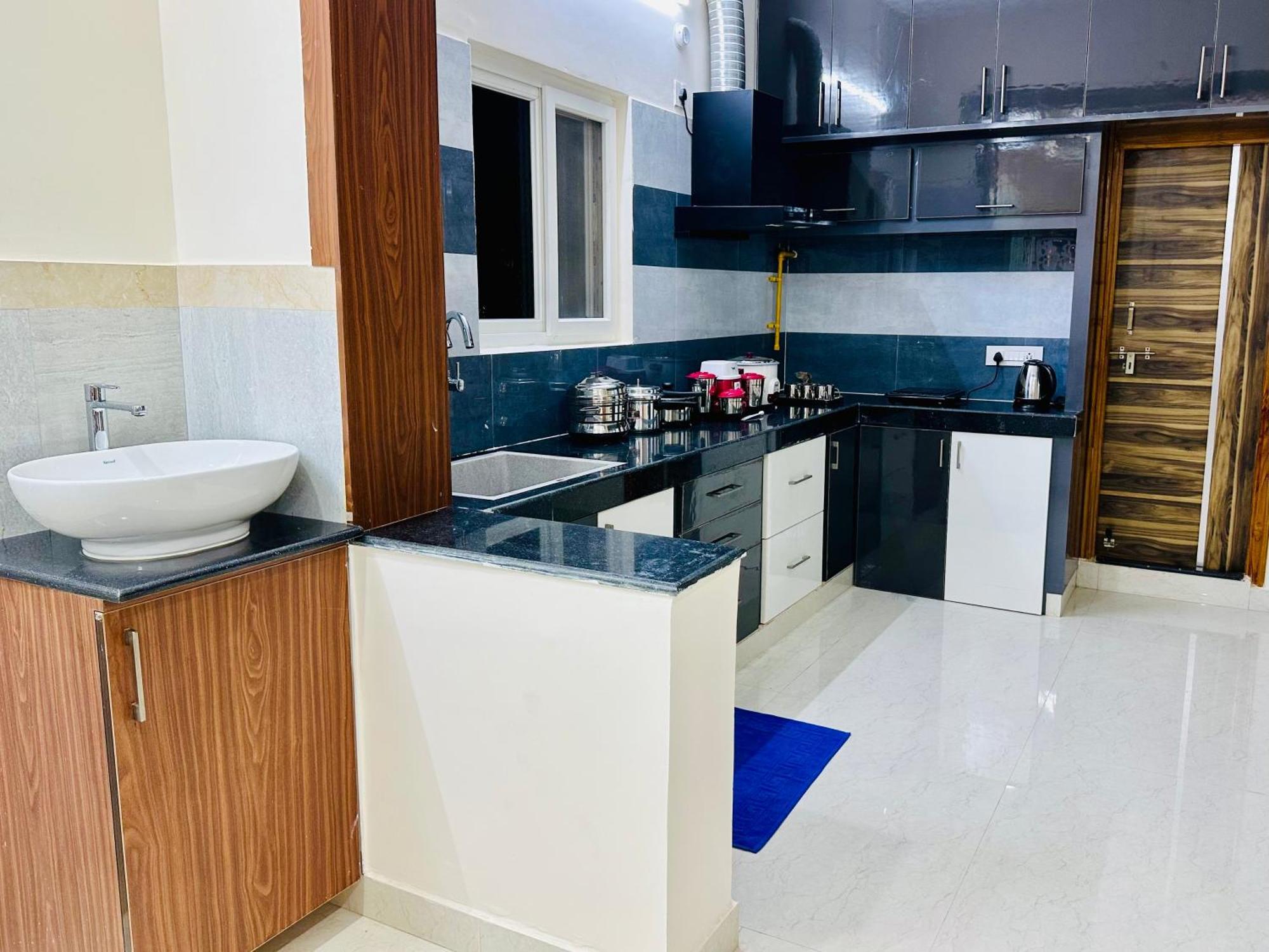 Truelife - 3Bhk Family Suites - Ps4 Pure Veg Restaurant On The Way To Balaji Temple - 2500 Sft Large Signature Apartment - Modular Kitchen - Super Fast Wifi, Smart Tv, 250 Jio Channels - Parking - Easy Access To All Temples - Top Service With Lots Of Tirupati Exteriér fotografie