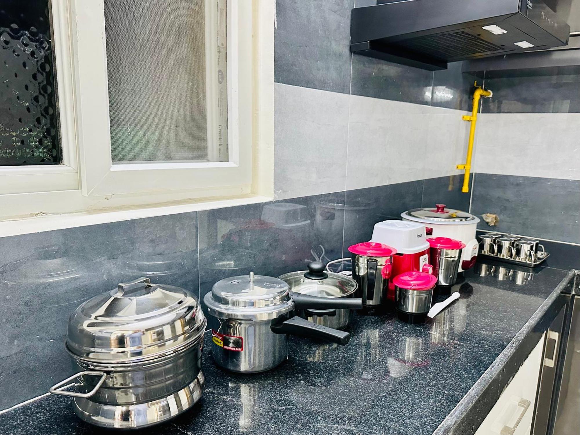 Truelife - 3Bhk Family Suites - Ps4 Pure Veg Restaurant On The Way To Balaji Temple - 2500 Sft Large Signature Apartment - Modular Kitchen - Super Fast Wifi, Smart Tv, 250 Jio Channels - Parking - Easy Access To All Temples - Top Service With Lots Of Tirupati Exteriér fotografie